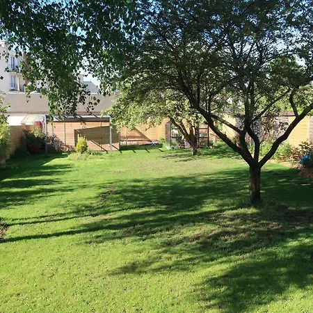 Bed & Breakfast Au Jardin De L'eventail Le Mans