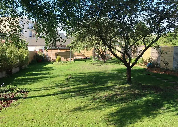 Bed and Breakfast Au Jardin De L'eventail Λε Μανς